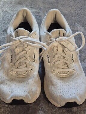 Brooks Glycerin 18 Women’s Size 9.5 Medium White Running Shoes 1203171B189
